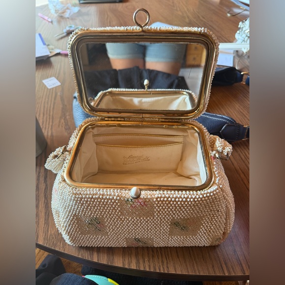 😍Gorgeous Vintage Lumured Elegant Cream Petite Beaded & Embroidered Handbag - Picture 1 of 9